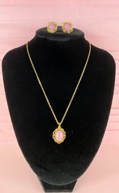 Vintage Gold Tone Victorian Style Pale Pink Oval Stone 24" Necklace Earring Set